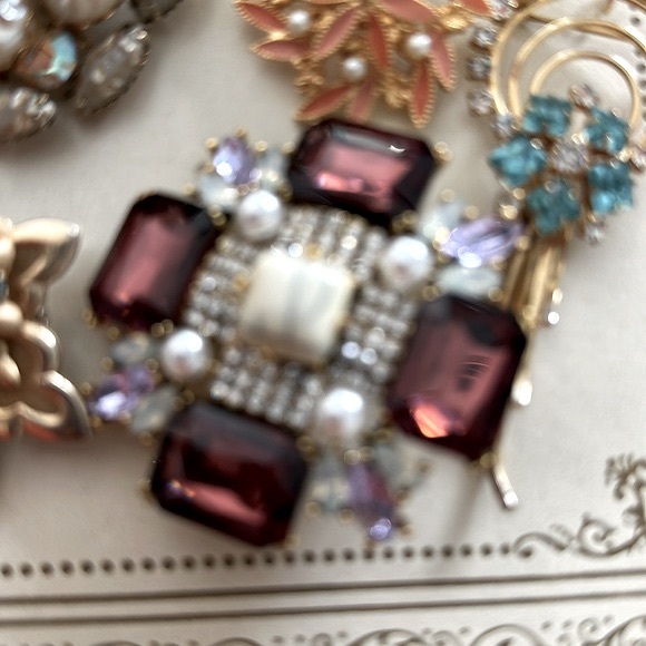 Vintage Brooch bundle - Picture 6 of 7